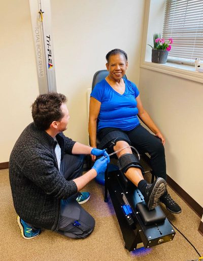 Knee traction in our Clifton office.